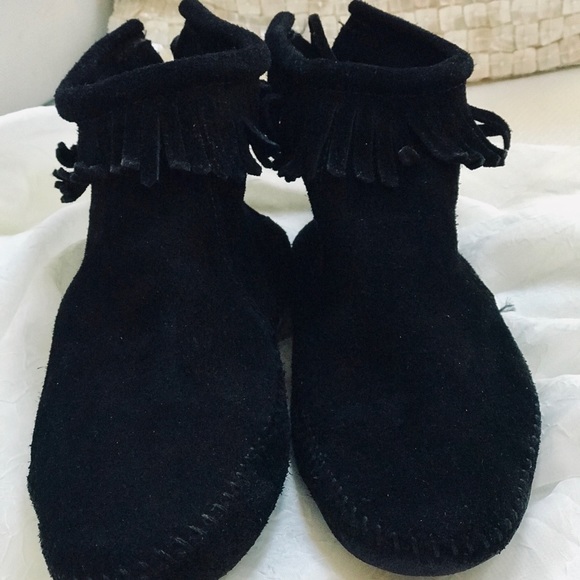 Minnetonka Shoes - Minnetonka Suede fringed booties Sz 8M zip close
